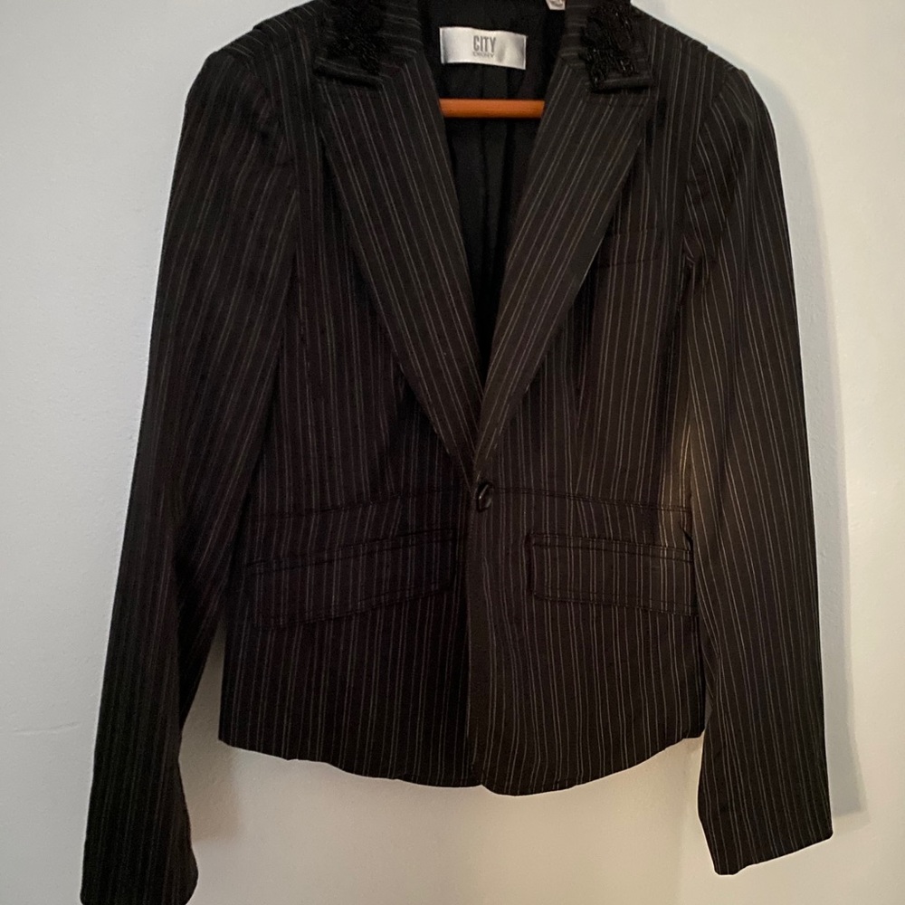 City DKNY Black With white/pink vertical stripes